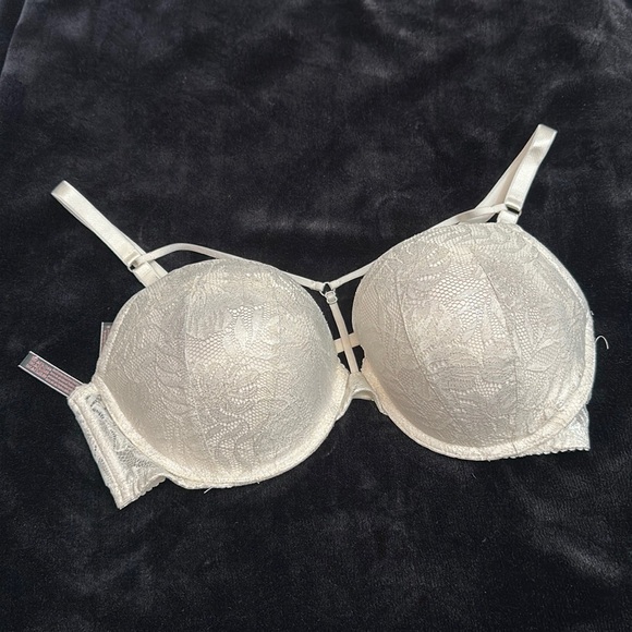 Victoria's Secret Other - 🎲 Victoria’s Secret Very Sexy Metallic Lace Push-Up Bra 38D